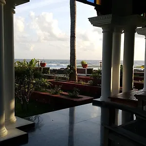 **** Resort Palm Tree Bungalow India
